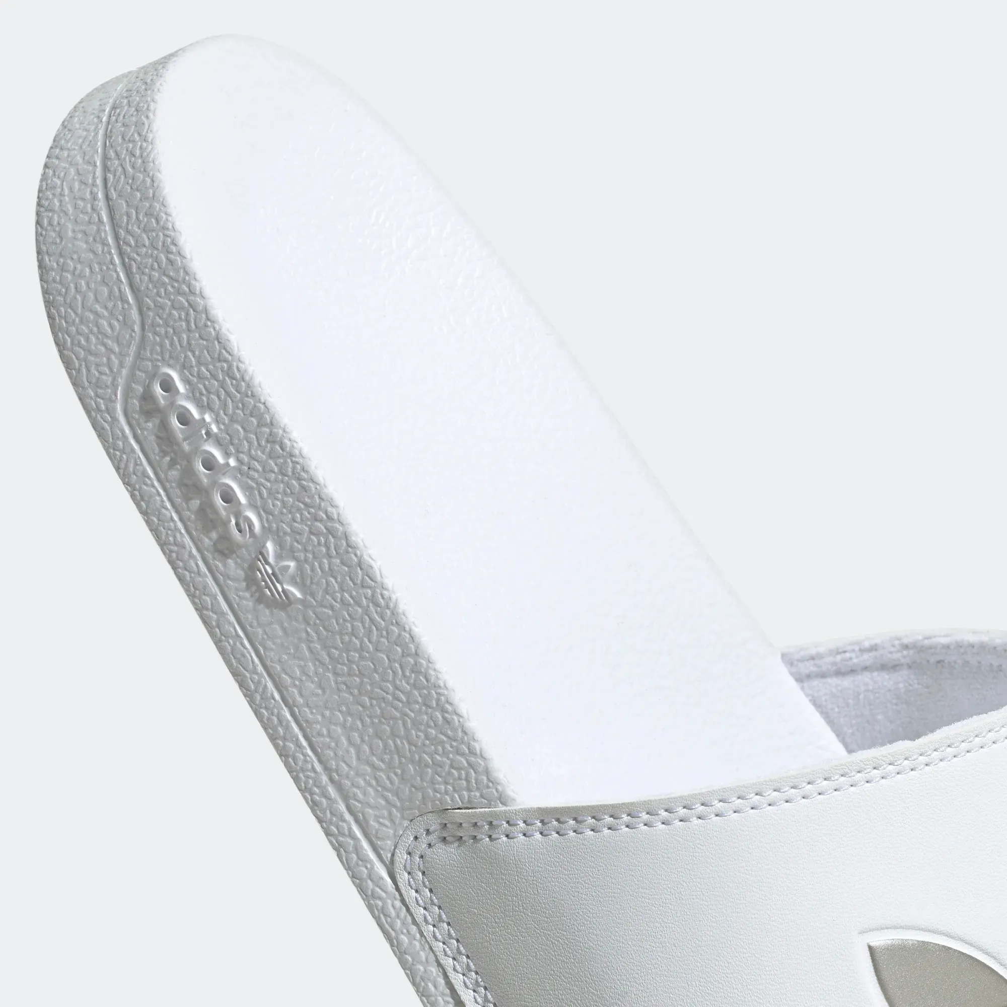 Adidas Women's Adilette Lite Slides - Cloud White / Matte Silver